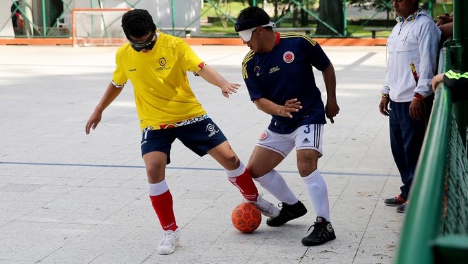 Luis A. Castañeda, el padre de los balones de fútbol para ciego en Colombia 1 f%C3%BAtbol para ciegos 1