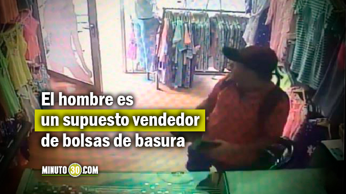 hombre-supuesto-vendedor-de-bolsas-de-basura