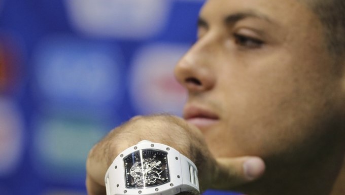 El entrenador del Valencia le hizo tremendo ‘feo’ al Chicharito Hernández