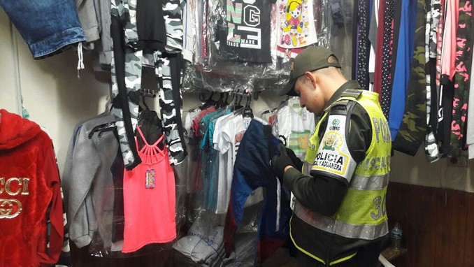 FOTOS: Una gran cantidad de mercancía de contrabando incautó la Policía Fiscal en Medellín, Itagüí y Rionegro 3 Una gran cantidad de mercancía de contrabando incautó la Policía Fiscal en Medellín, Itagüí y Rionegro