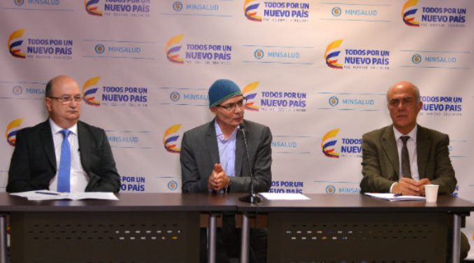 Luis Fernando Correa, viceministro de Salud; Alejandro Gaviria, ministro de Salud, y Carlos Mario Ramírez, asesor del despacho del MinSalud