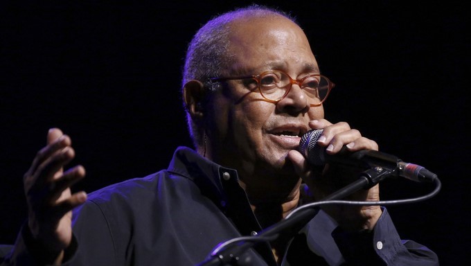 El cantante y compositor cubano Pablo Milanés, durante un concierto. EFE/Archivo