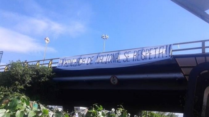 ¿Los escucharán? Los hinchas de Nacional piden "respeto" con pancartas 1 pancartas nacional abonos 1