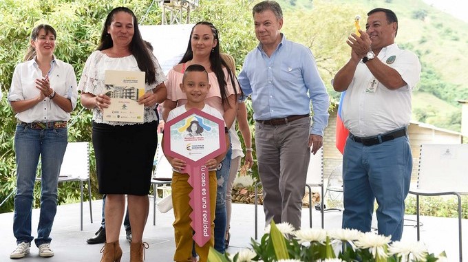 Presidente Santos entregó últimas obras de la reconstrucción de Salgar