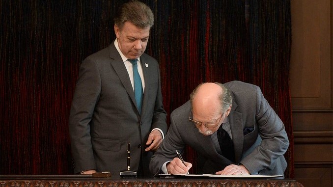 Camilo Reyes se posesionó como nuevo embajador en Washington