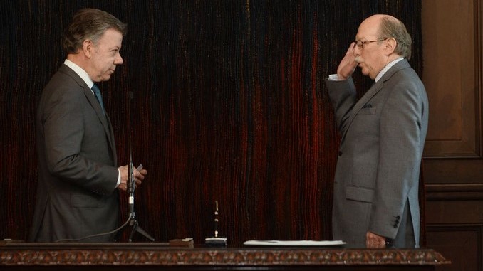 Camilo Reyes se posesionó como nuevo embajador en Washington