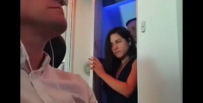 VIDEO: Esta pareja se echó un ‘rapidito’ en el avión