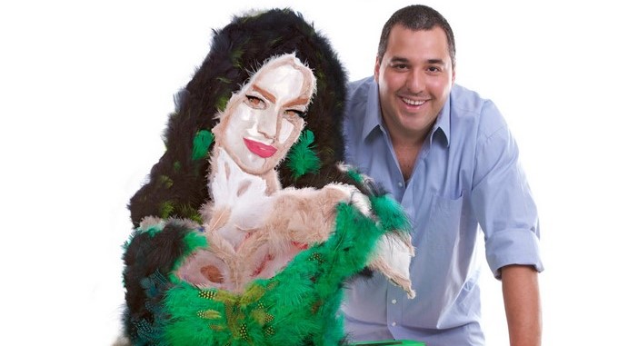 Una Sofía Vergara hecha de plumas renace tras un ataque de pulgas