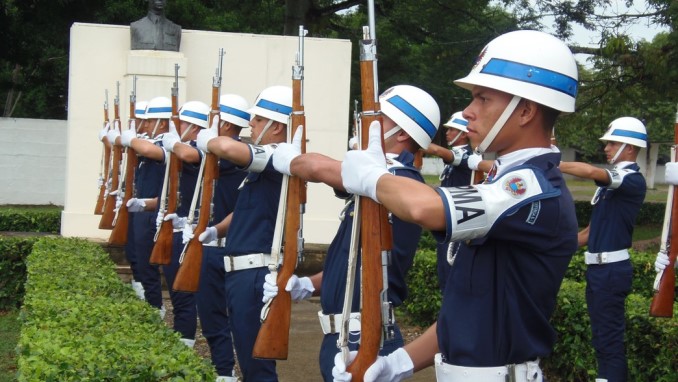 Soldados de aviación de la Fuerza Aérea Colombiana