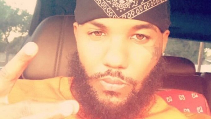 Con esta foto, rapero “The Game” presume el largo de su miembro