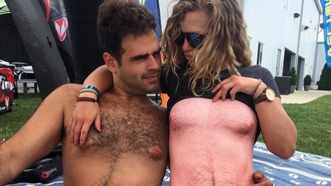 FOTOS: El traje de baño con todo y vello que causa polémica internauta