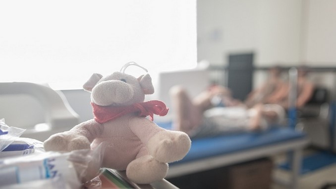 Así diseñan las máscaras transparentes para quemados en el Hospital Simón Bolívar