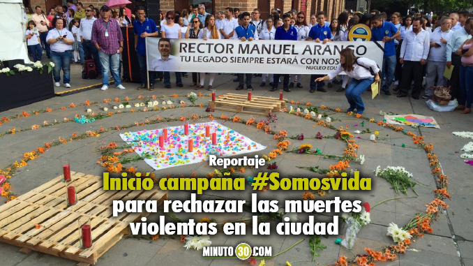 Homenaje a rector asesinado en Plaza de las Luces. Foto/Miunto30