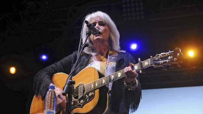 La cantautora de country estadounidense Emmylou Harris. EFE/Archivo