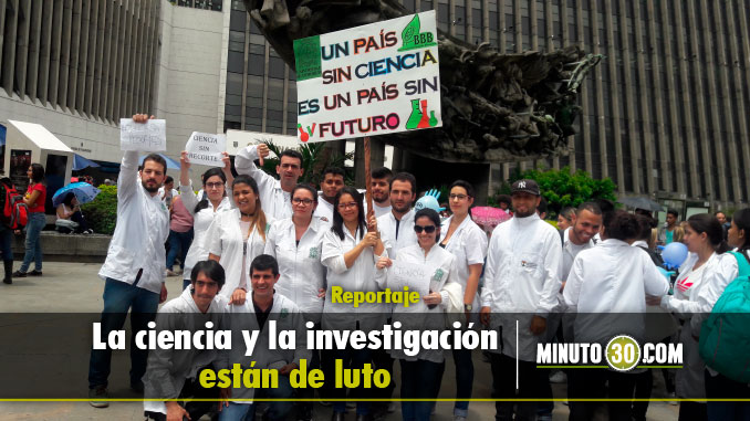 El plantón se cumplió en la Plazoleta de la Alpujarra. Foto/Minuto30