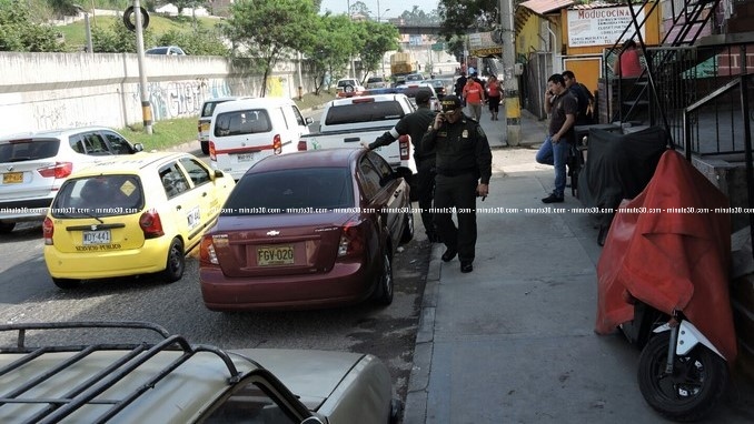 FOTOS: Denuncian que bala perdida mató a un menor de edad en La Paralela 8 Homicidio_Menor_bala_perdida_La_Paralela_81