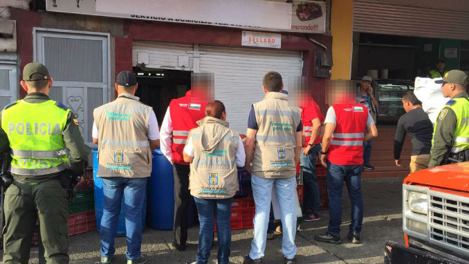 FOTOS: Al menos 2 toneladas de carne despostada fueron incautadas en operativo en el Centro de Medellín 7 Incautacion_carne_Operativos_8