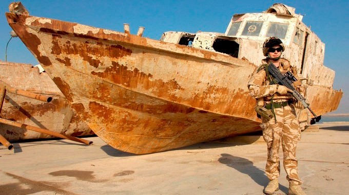 Imagen de un barco iraquí naufragado, en el puerto de Umm Qasr. EFE/Archivo