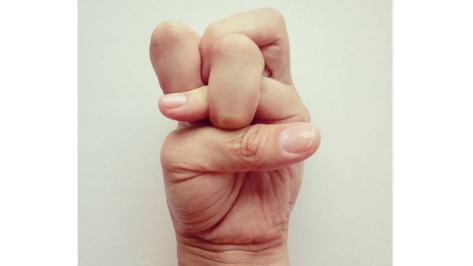 Finger knot: El reto con dedos que causa furor en las redes sociales / @lerkanoon