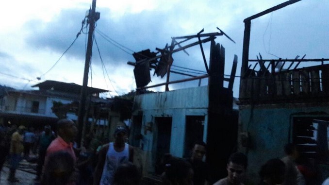 En Bahía Solano se presentó un incendio que consumió un local comercial y afectó varias viviendas