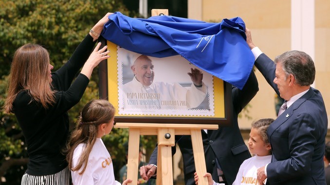 Colombia ya está lista para recibir al papa Francisco: Santos