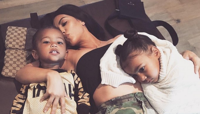 Cuidar a los hijos cansa más que trabajar, según estudio