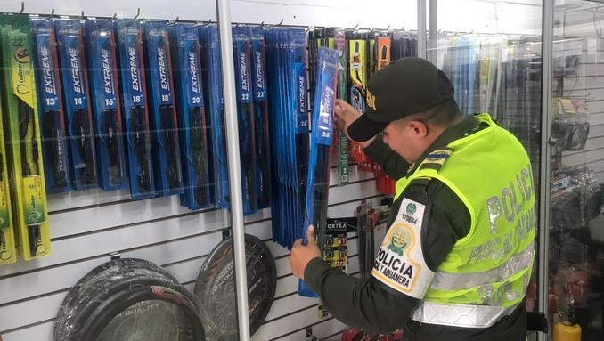 Licor y mercancía de contrabando incautaron las autoridades en Bello