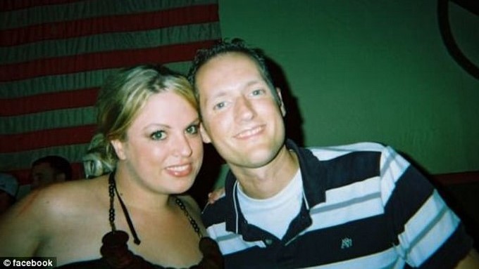 Lindsay y Robert Mangan/ Tomada de Facebook- Daily Mail