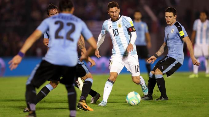 Argentina encomendada a Messi se aburre ante la disciplina uruguaya... Y no pasa nada 1 messi1