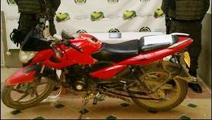 Policía recuperó una motocicleta y un celular robados y capturó al presunto ladrón