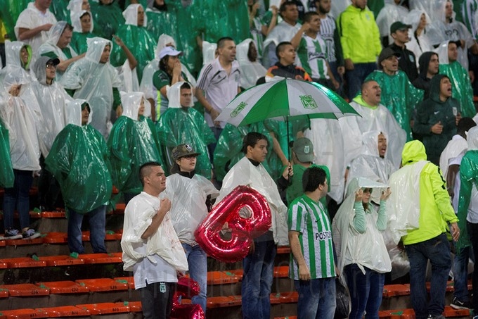 Fotos y video. Más allá de la derrota, la broma de los verdolagas que no soportan los hinchas de América 13 nacional fantasma america 1 Copiar