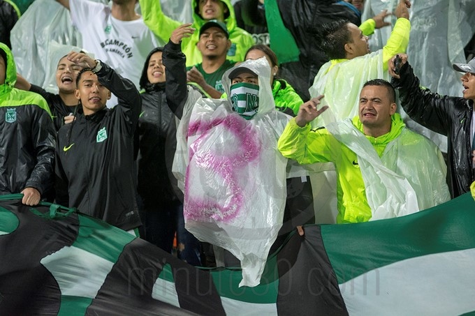 Fotos y video. Más allá de la derrota, la broma de los verdolagas que no soportan los hinchas de América 4 nacional fantasma america 10 Copiar