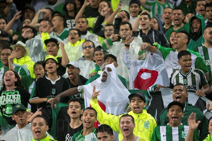 Fotos y video. Más allá de la derrota, la broma de los verdolagas que no soportan los hinchas de América 14 nacional fantasma america 12 Copiar