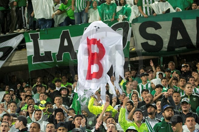 Fotos y video. Más allá de la derrota, la broma de los verdolagas que no soportan los hinchas de América 9 nacional fantasma america 5 Copiar