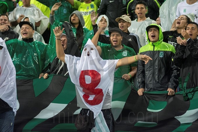 Fotos y video. Más allá de la derrota, la broma de los verdolagas que no soportan los hinchas de América 6 nacional fantasma america 8 Copiar