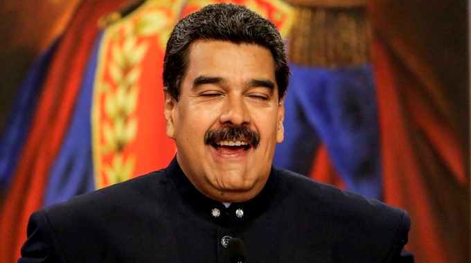 El Presidente de Venezuela, Nicolás Maduro, habla durante una rueda de prensa con medios de comunicación internacionales en el Palacio de Miraflores en Caracas (Venezuela). EFE