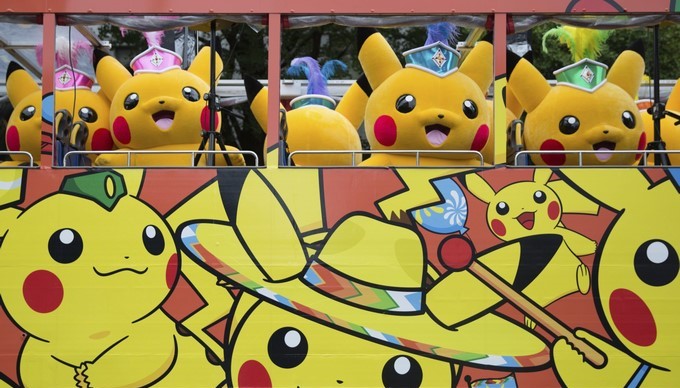 Desfile de carnaval centrada en el personaje Pikachu en Yokohama, al sur de Tokio (Japón) hoy, 14 de agosto de 2017. Un centenenar de "pikachus", bailarines y artistas participaron en el desfile como parte del evento "Estallido Pikachu". EFE