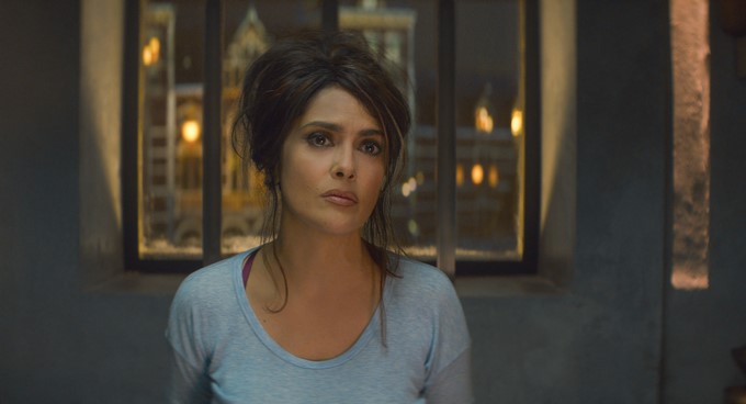 Fotografía sin fechar, cedida hoy, sábado 12 de agosto de 2017, por Jack English, muestra a la actriz mexicana Salma Hayek durante una escena de la película "The Hitman's Bodyguard", de estreno el próximo viernes. EFE/Jack English