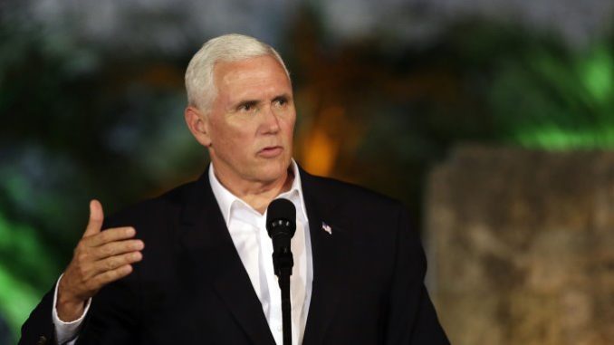 Santos pide a Pence que EE.UU. descarte una intervención militar en Venezuela