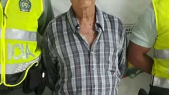 Salía "campante" por la puerta principal con lo que había robado y la policía lo capturó 1 Anciano_Capturado