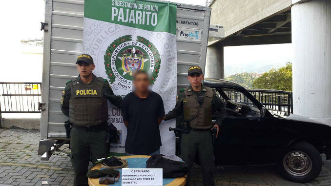 Semidesnudos y con golpes en la cabeza permanecían dos trabajadores al interior del vehículo en medio de atraco 1 Asalto_carro_de_alimentos_Pajarito