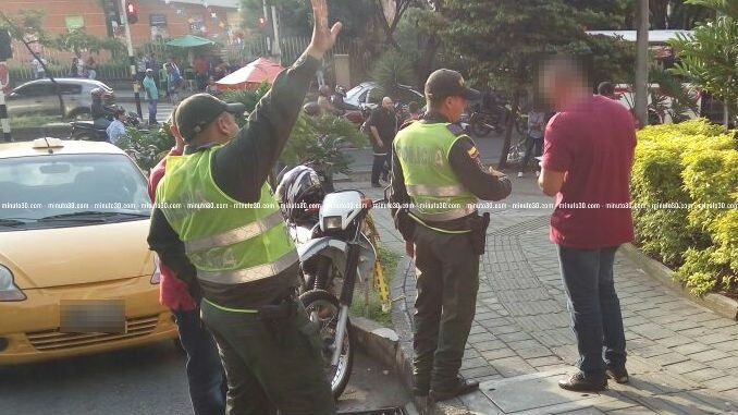 FOTOS: Pelea a cuchillo entre dos venezolanos vendedores ambulantes se saldó con uno de ellos muerto 3 Homicidio_Venezolano_El_Poblado_4