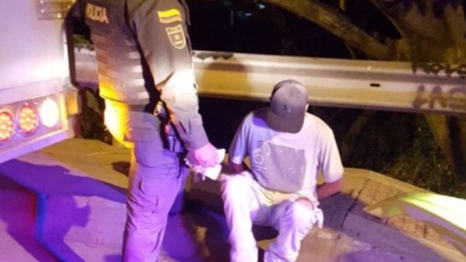 FOTOS: Se robó un furgón en Castilla y lo capturaron en Copacabana 1 Hurto_Camion_Castilla_1