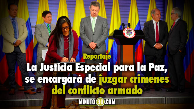 Firma acta de entrega de lista de magistrados que aplicarán la JEP. Foto: César Carrión - SIGFirma acta de entrega de lista de magistrados que aplicarán la JEP. Foto: César Carrión - SIG