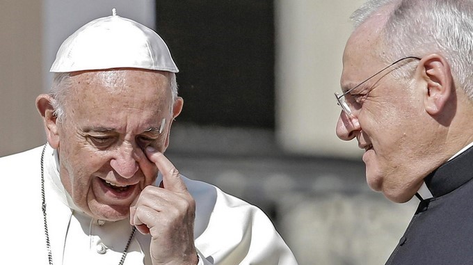 El papa abandona su discurso escrito para dar esta dura declaración sobre sacerdotes pederastas