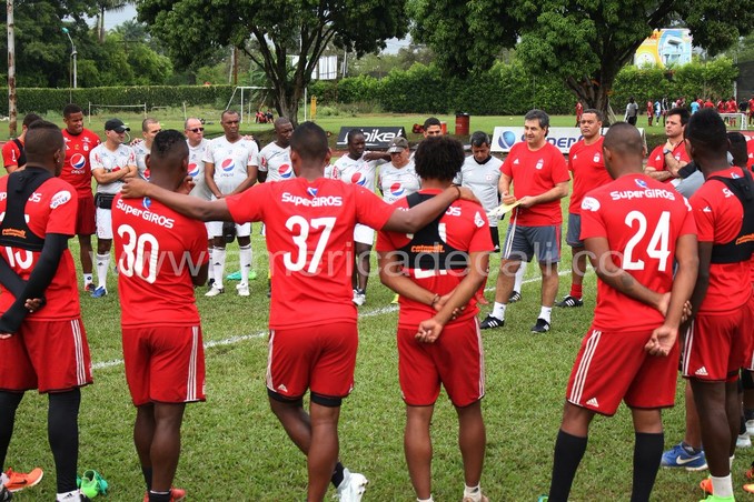 América tendrá baja para crucial juego del descenso 4 Polilla da silva entrenamiento America 1