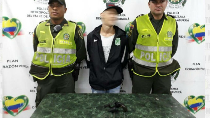 En La Colina, Itagüí, lo capturaron portando un arma ilegal 1 Porte_Ilegal1