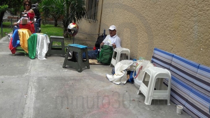 fila_misa_papa_medellin