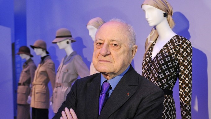 Fotografía de archivo tomada el 8 de marzo de 2010, del empresario y socio de Yves Saint Laurent, Pierre Bergé. EFE/Archivo