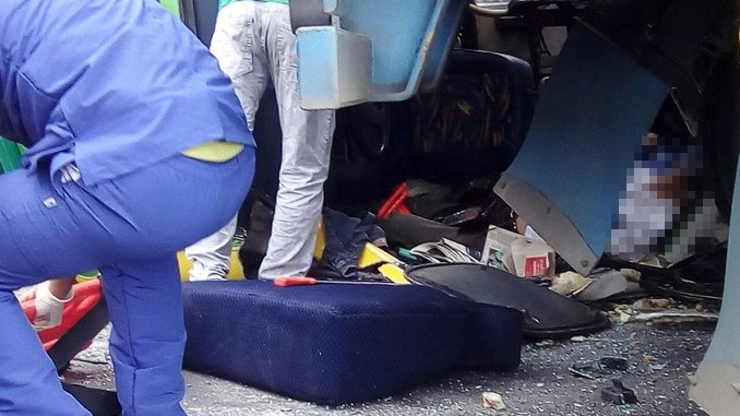 FOTOS: Tres muertos y 18 heridos en accidente entre un bus y un camión 2 accidente bus balboa 2